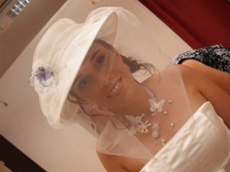 Robe de mariée avec chapeau