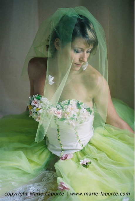 Robe de mariée vert anis