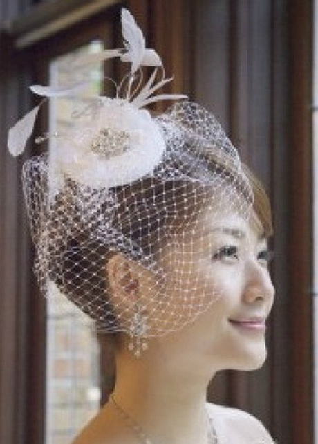 Robe de mariée avec chapeau
