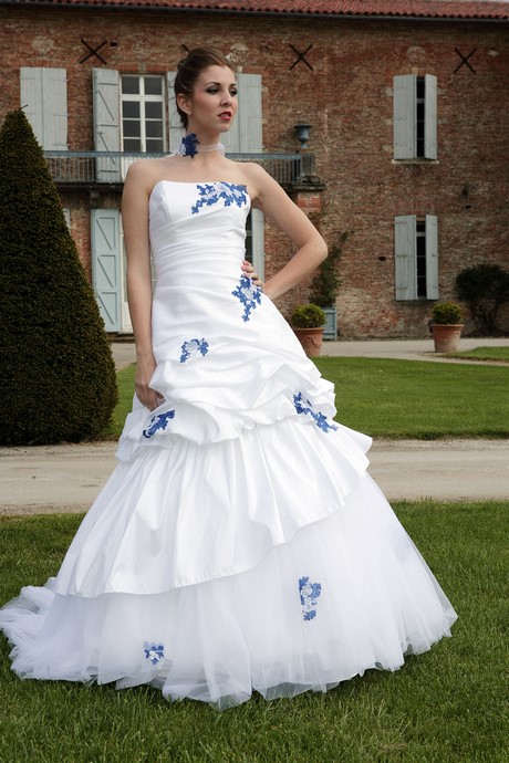 Robe de mariée blanche et bleu