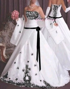 Robe de mariée blanche et noire