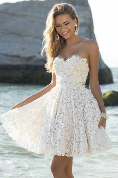 Robe blanche pour cocktail