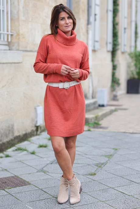 Robe rouge col montant