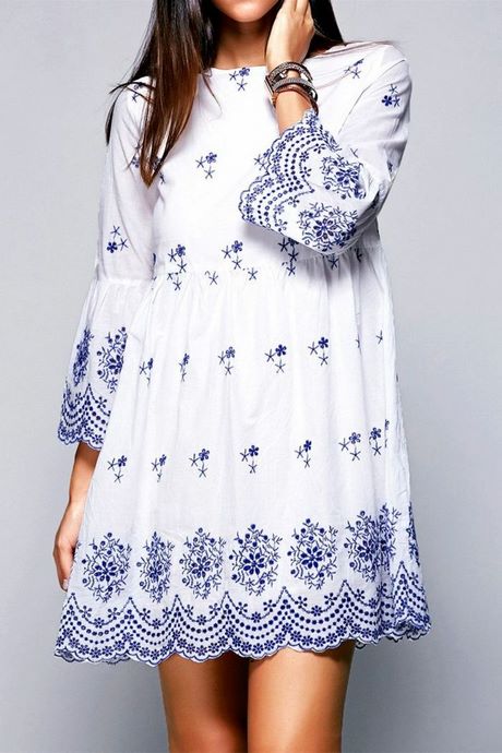 Robe blanche motif bleu