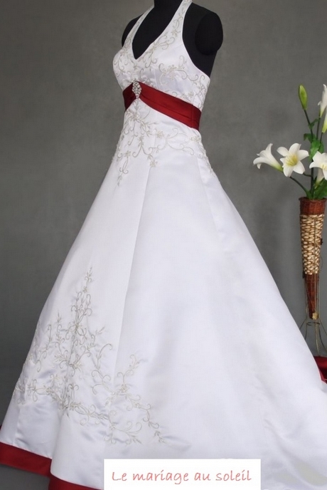 Robe de mariée bordeaux et blanc