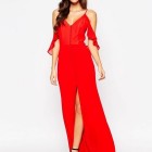 Longue robe rouge fendue